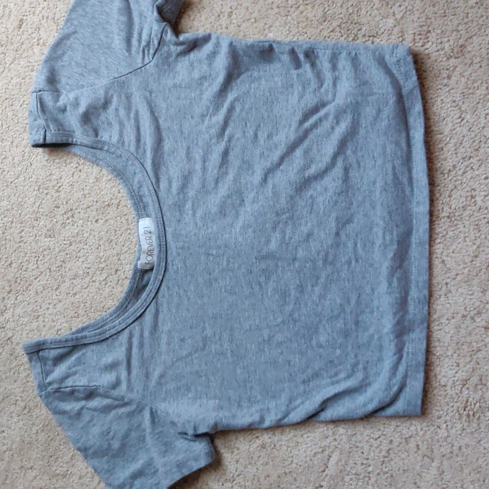 Forever 21 cropped top in gray size Medium